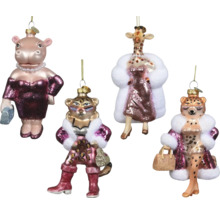Skleněné vánoční ozdoby, módní figurky zvířat jako hroch, žirafa a leopard v růžových a fialových třpytivých outfitech.