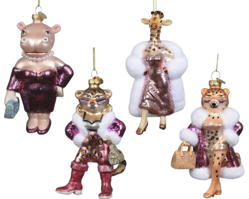 Skleněné vánoční ozdoby, módní figurky zvířat jako hroch, žirafa a leopard v růžových a fialových třpytivých outfitech.