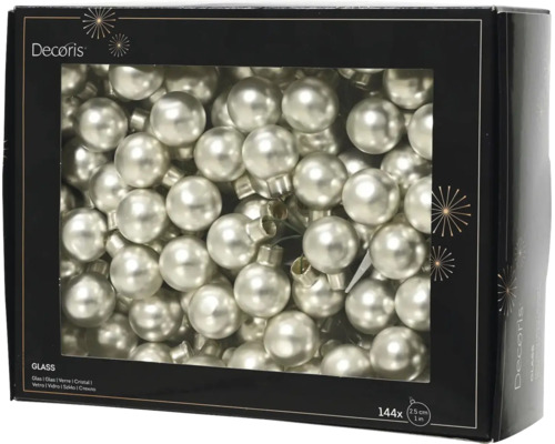 Balení 144 skleněných vánočních koulí Decoris, průměr 2,5 centimetru, perleťově bílá.
