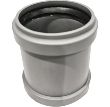 Přesuvka z šedého plastu pro odpadní potrubí.