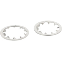 Dvě vějířové podložky s vnitřním ozubením z kovu pro šroubové spoje.