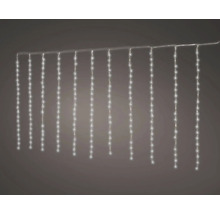 LED světelný závěs s několika svislými světelnými řetězy pro dekorativní osvětlení v interiéru i exteriéru.