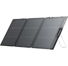 Skládací solární panel EcoFlow se třemi segmenty a integrovaným stojanem.