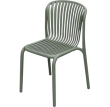 Zelená stohovatelná zahradní židle z plastu s lamelovým sedákem a opěradlem.