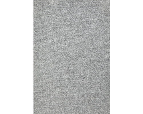 Detailní záběr šedého koberce s jemně strukturovaným povrchem.