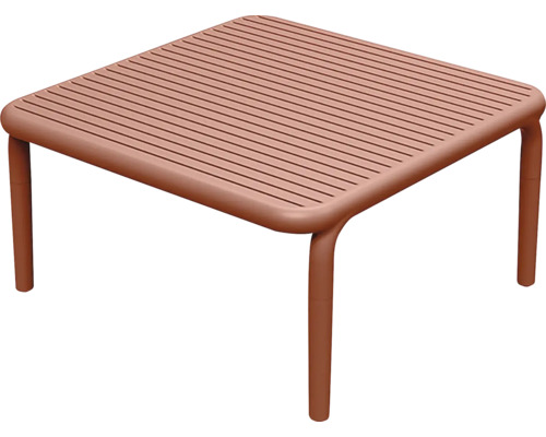 Čtvercový zahradní odkládací stolek v barvě terracotta s lamelovým povrchem z plastu.