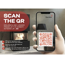 Ruka držící chytrý telefon při skenování QR kódu pro vizualizaci krbu Thermia pomocí rozšířené reality. Thermia Logo.