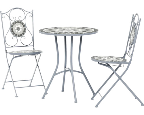Bistro set z kovu s mozaikovým zdobením, skládající se z kulatého stolu a dvou skládacích židlí.