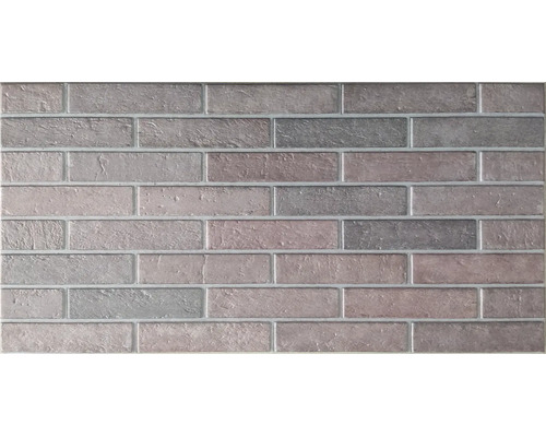 Obkladový pásek ve vzhledu cihel se strukturovaným povrchem.