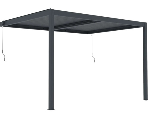 Volně stojící hliníková pergola s lamelovou střechou a ručními klikami pro ovládání lamel.