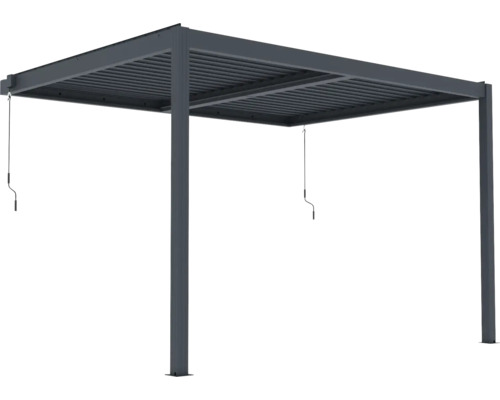 Samostatně stojící tmavě šedá kovová pergola s nastavitelnými lamelami a ručními klikami.