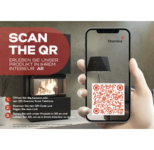 Ruka držící chytrý telefon s QR kódem pro zobrazení krbových kamen Thermia v rozšířené realitě ve vlastním interiéru.