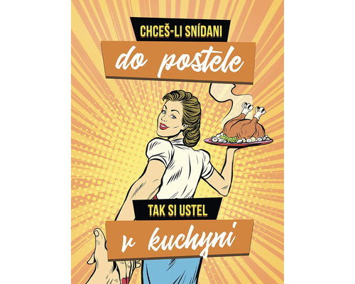 Plechová cedule v retro stylu s vyobrazením ženy nesoucí pečené kuře a českým vtipným textem o snídani do postele.