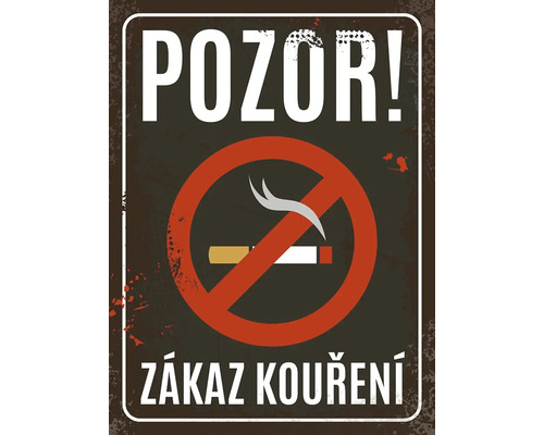 Dekorační plechová cedule s tschechým nápisem Pozor Zakaz Koureni a symbolem zákazu kouření ve vintage stylu.