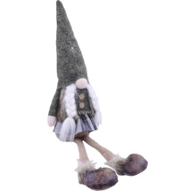 Sedící figurka skřítka s vysokou špičatou čepicí, copy a dlouhýma nohama.