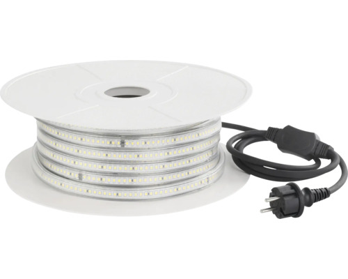 LED světelný had na bílé cívce s černým napájecím kabelem a zástrčkou.