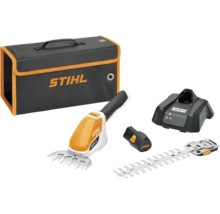 Sada akumulátorových nůžek na keře STIHL HSA 26 s nožem na trávu, nožem na keře, akumulátorem, nabíječkou a přepravní taškou.