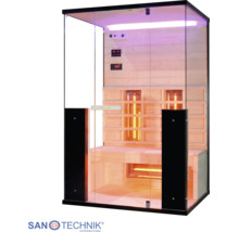 Infrasauna Sanotechnik se skleněnými stěnami, dřevěným interiérem, lavicí a infrazářiči a Sanotechnik International Logo.