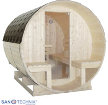 Dřevěná sudová sauna s prosklenými dveřmi, vnitřními lavicemi, venkovním posezením a tmavou šindelovou střechou. Logo Sanotechnik.