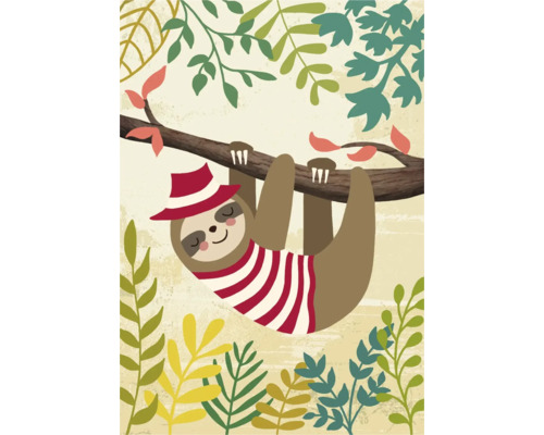 Ilustrace lenochoda visícího na větvi, v pruhovaném klobouku a tričku s motivem listů.