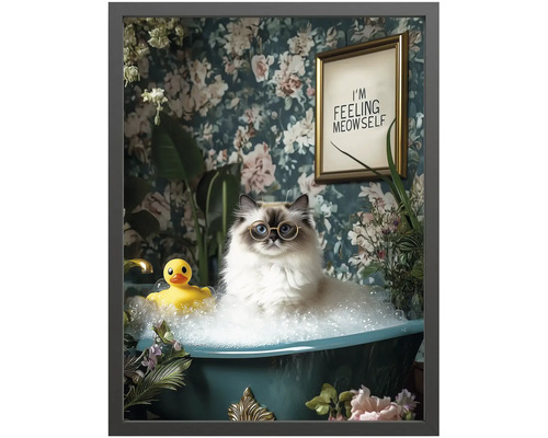 Rámovaný obraz na stěnu s kočkou s brýlemi ve vaně s pěnou, kachničkou a nápisem I am feeling meowself na květinovém pozadí.