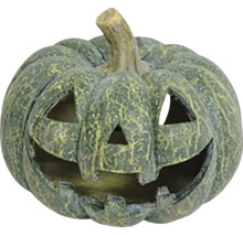 Dekorativní dýně s vyřezaným obličejem na Halloween, z umělého kamene se strukturovaným povrchem.