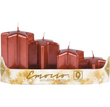 Čtyři adventní svíčky ve tvaru hvězdy v odstupňovaných výškách s červeným metalickým efektem. Emorio Logo. Certifikát kvality od Z-Trade.