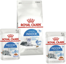 Výběr krmiva pro kočky Royal Canin Indoor 7 plus obsahující jeden pytel granulí a dvě kapsičky mokrého krmiva pro starší kočky žijící v bytě.