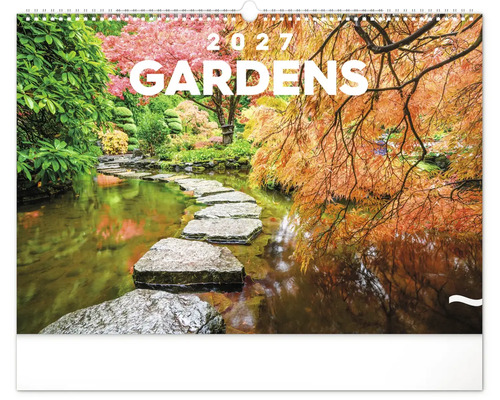 Nástěnný kalendář Zahrady 2027 s fotografií japonské zahrady s nášlapnými kameny v jezírku a podzimní výsadbou.