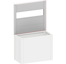 Bílé obložení vany s nástavbou z odolného materiálu pro moderní koupelnový design
