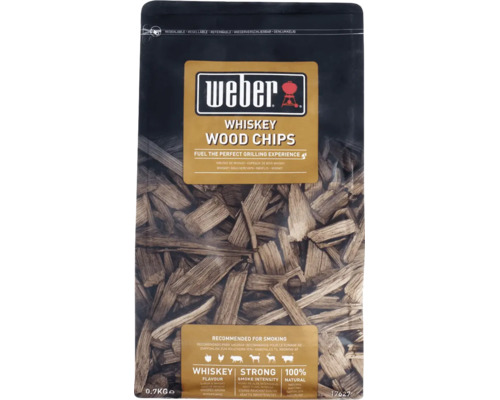 Udicí štěpky Weber Whiskey 0,7 kilogramu v uzavíratelném balení pro intenzivní kouřové aroma při grilování.