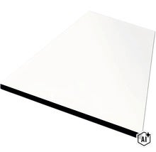 Jedna obdélníková kompozitní deska s hladkým povrchem pro různé stavební projekty. (Image AI modified or generated)
