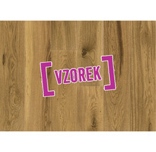 Vzorek parketové podlahy z dubového dřeva s viditelnou kresbou a suky