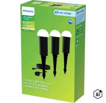 Sada tří venkovních LED svítidel Philips s kabelem a zástrčkou pro snadné osvětlení zahrady. (Image AI modified or generated)