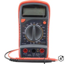 Digitální multimetr EK0450 od PK Technics pro měření napětí proudu a odporu včetně měřicích kabelů (Image AI modified or generated)
