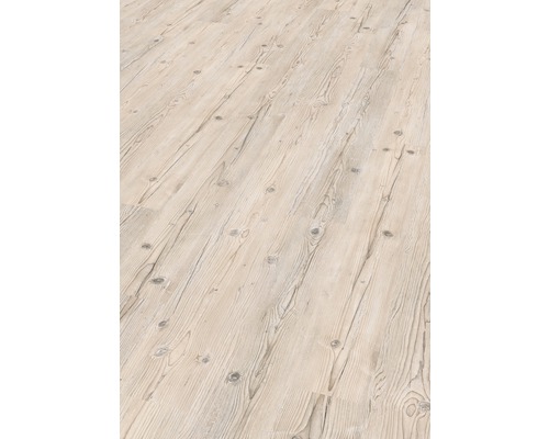 Světlá laminátová podlaha se vzhledem dřeva