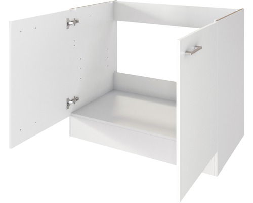 Bílá skříňka pod umyvadlo se dvěma otevřenými dvířky.