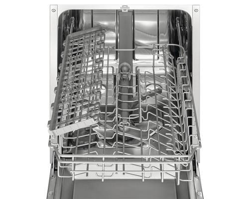 Vnitřek myčky s koši na nádobí