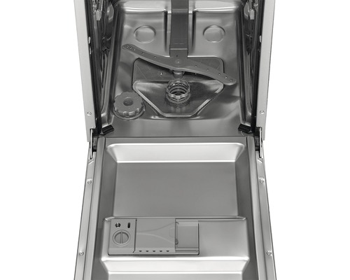 Vnitřní pohled na myčku s mycím ramenem, zásobníkem na sůl a přihrádkou na čisticí prostředek