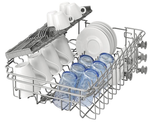 Myčka nádobí s nádobím, jako jsou šálky, sklenice a talíře