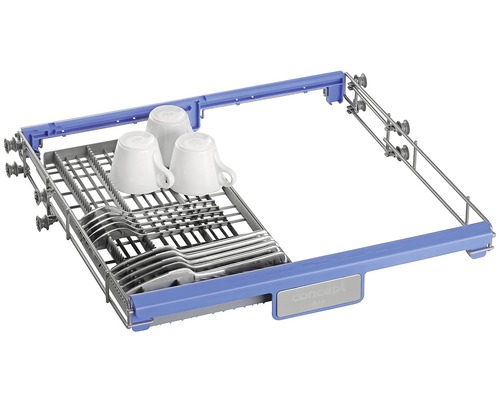 Koš do myčky na nádobí s šálky a příbory