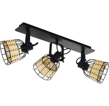 Stropní svítidlo se třemi reflektory a stínidly z ratanu