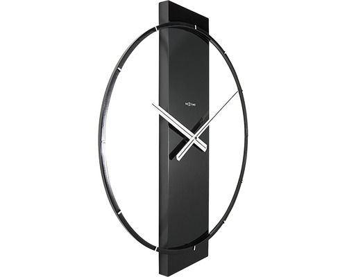 Nástěnné hodiny s kulatým ciferníkem a ukazatelem času