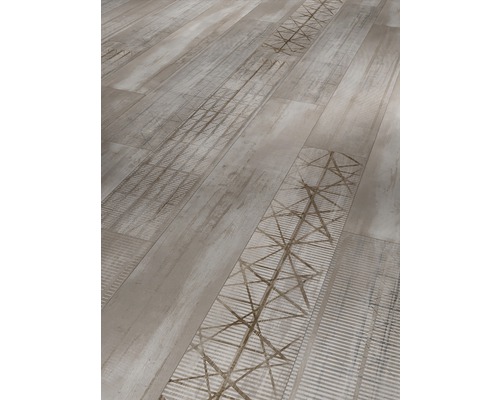 Laminátová podlaha s geometrickým vzorem do interiéru.