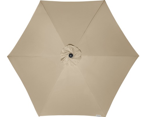 Pohled shora na střechu slunečníku se šestihranným tvarem