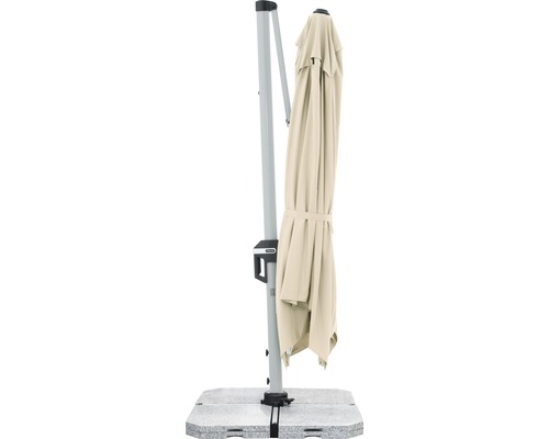 Zavřený slunečník na základně