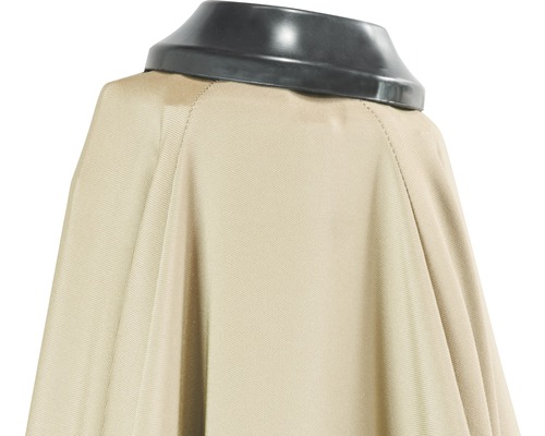 Detailní pohled na béžový ochranný kryt s černým límcem