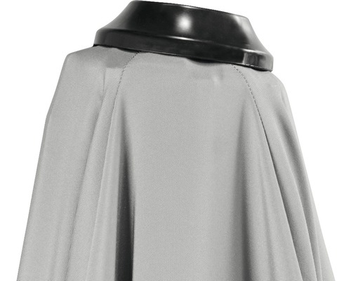 Šedý plášť s černým límcem