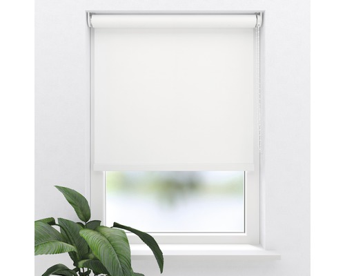 Okno se staženou roletou