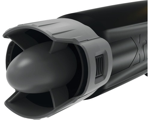 Detailní pohled na bazénového čisticího robota